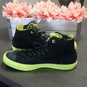 Like New: Converse Chuck Taylor Shoes